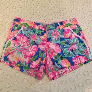 Lilly Pulitzer Callahan Short- Size 12- bright floral print